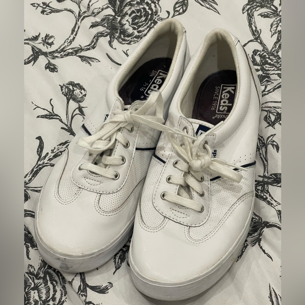 Keds 9.5 White/Navy Ortholite Lace Up Sneakers